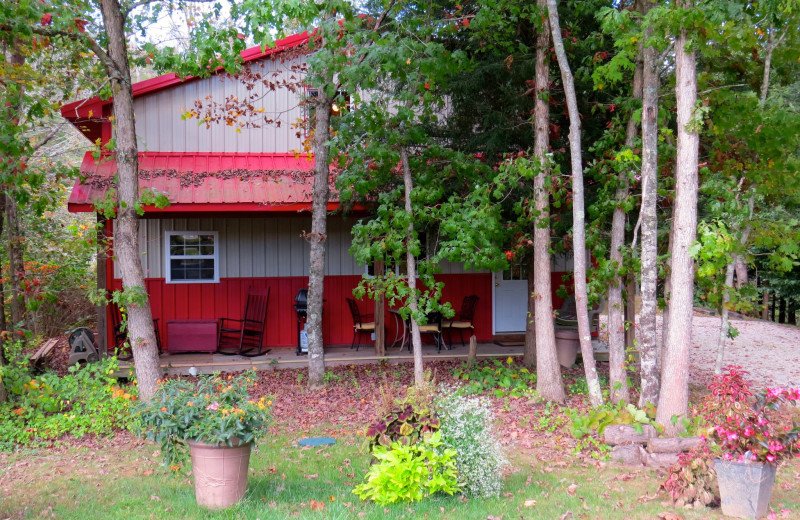 Cabin exterior at Creeks Crossing Cabins.