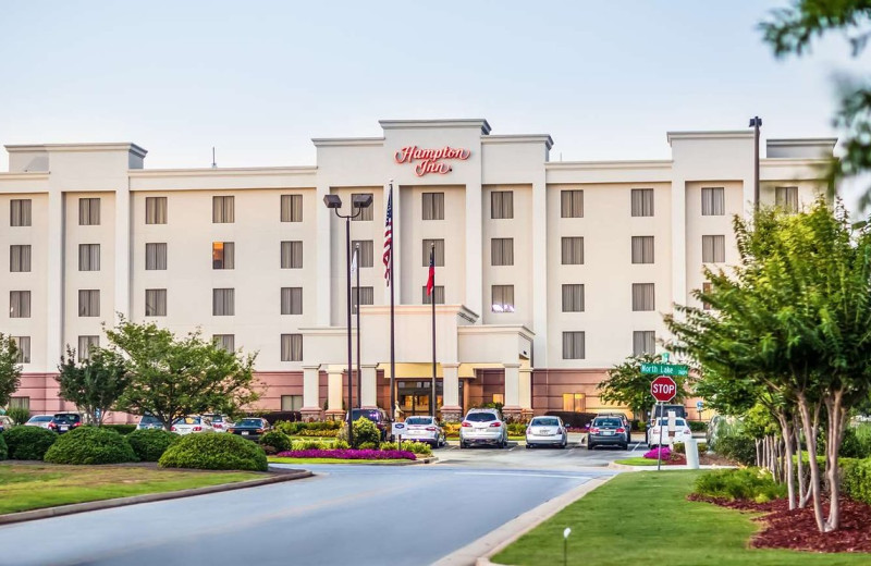 Exterior view of Hampton Inn Columbus-North.