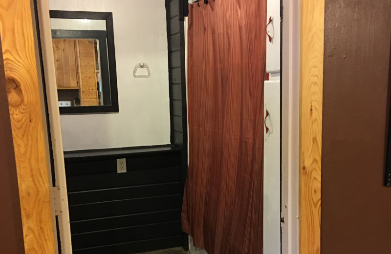 Cabin bathroom at Linder's HideAway Cabins.