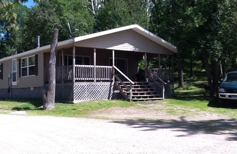 Cabin exterior view of Glenwood Lodge.