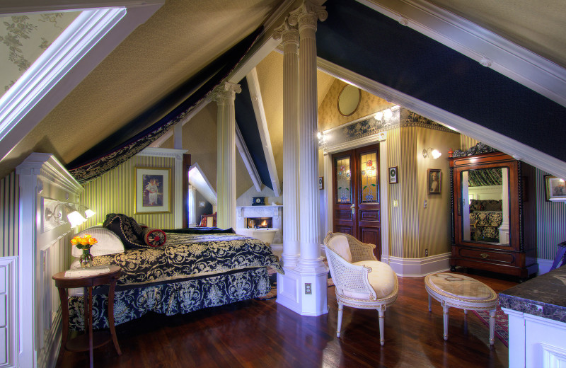 Guest room at Gingerbread Mansion Inn.