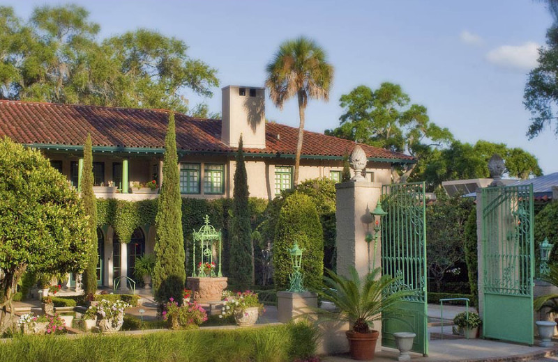 Exterior view of Club Continental River Suites.