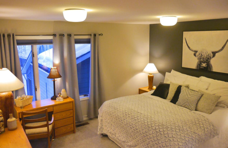 Guest room at Kahler Glen Golf & Ski Resort.