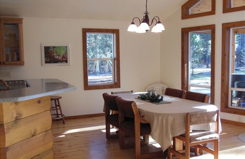 Cabin dining room at Idaho Cabin Keepers.