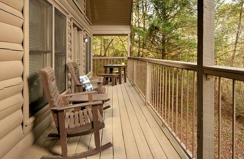 Rental porch at Country Pines Log Homes.