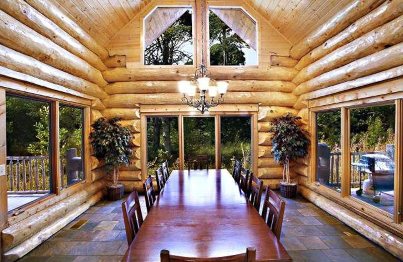 Vacation rental dining room at Stony Brook Chalets.