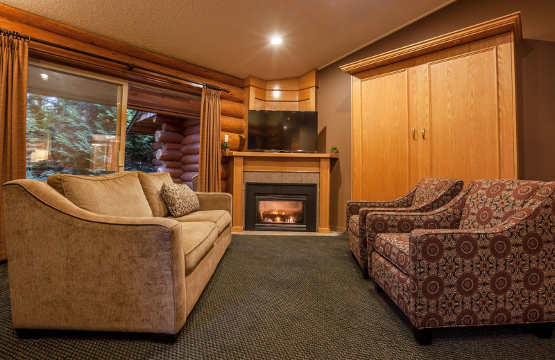 Guest living room at Tigh-Na-Mara Resort.