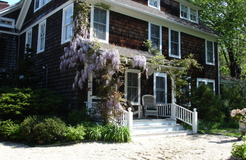 Exterior view of Mainstay Suites.