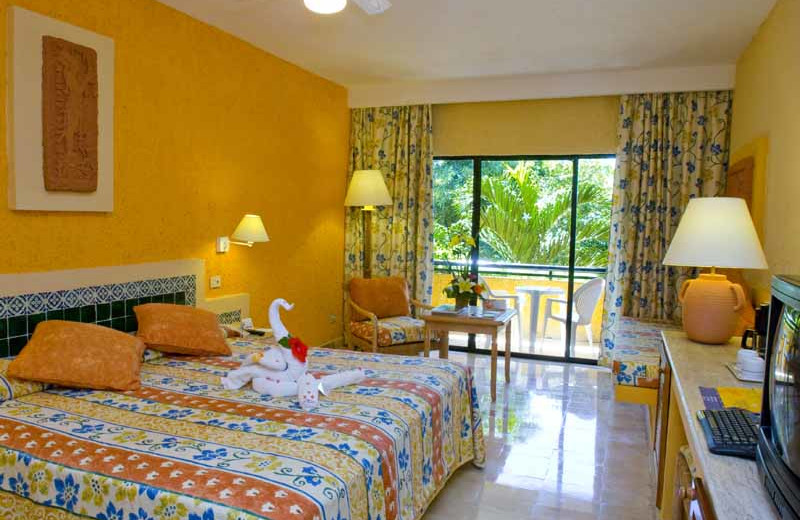 Guest room at Iberostar Quetzal.