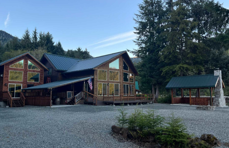 Exterior view of Screamin' Reels Lodge.