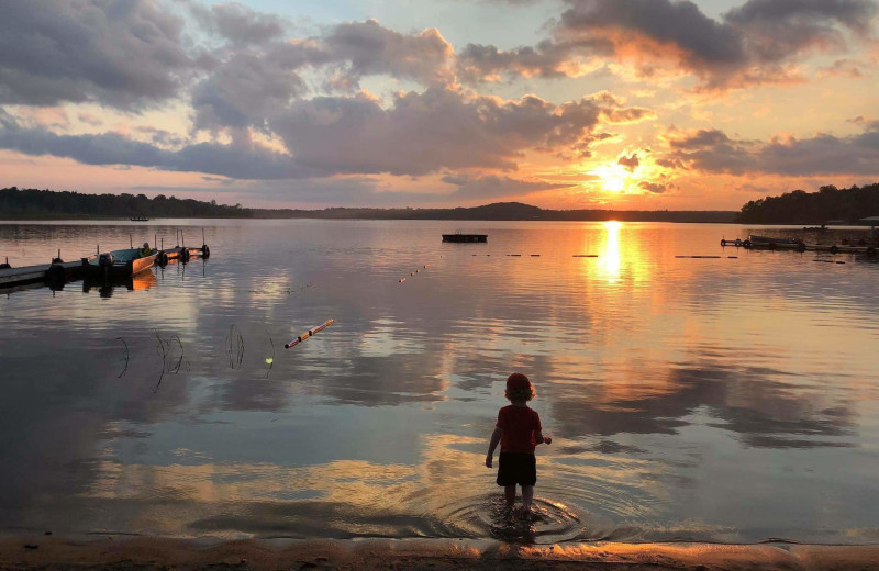 Lake sunset at Upper Cullen Resort.