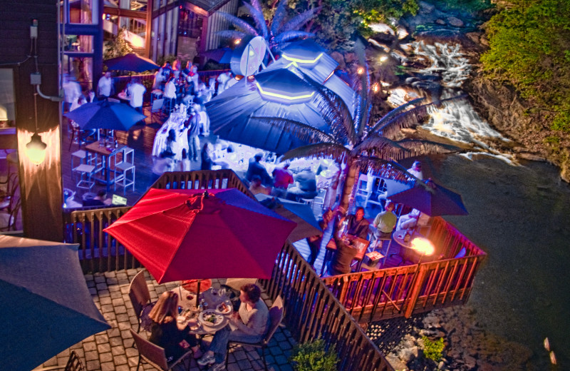 SKYY Vu Deck Bar at Ascend Hotel Collection-The Woodlands Inn.