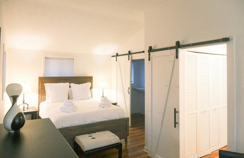 Guest room at The Horse Shoe Farm.