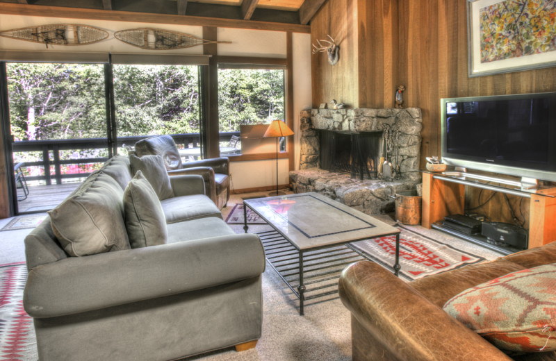 Guest living room at Chinquapin.