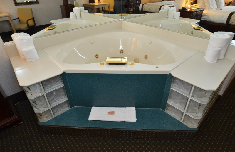 Suite whirlpool Tub at the Olympia Resort: Hotel, Spa and Conference Center.