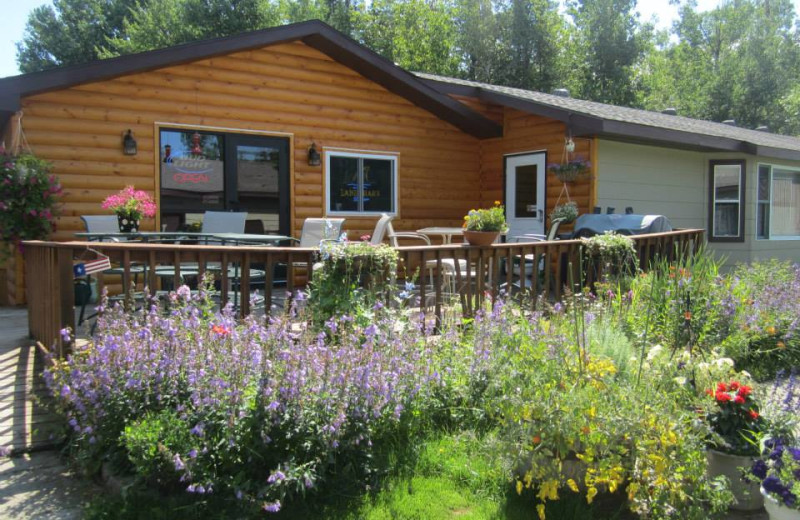 Restaurant exterior at Kec's Kove Resort.