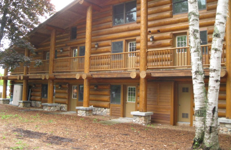 Exterior view of Glen Craft Marina and Resort.