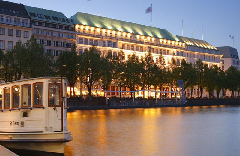 Exterior view of Fairmont Hotel Vier Jahreszeiten.