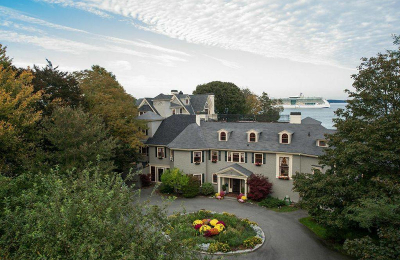 Exterior view of Balance Rock Inn.