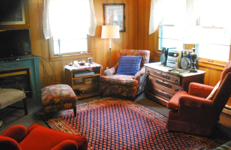 Living room view at Rock Eddy Bluff Farm.