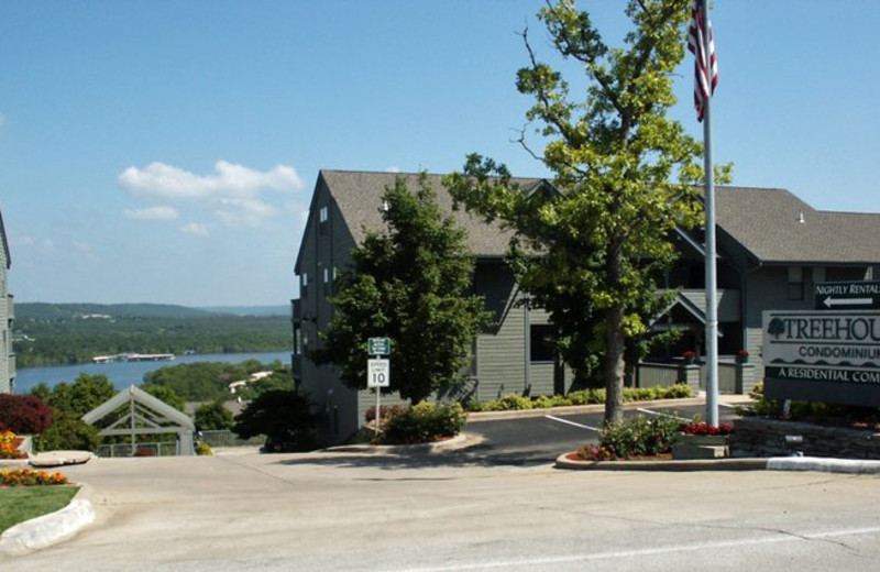 Exterior view of Treehouse on the Lake.