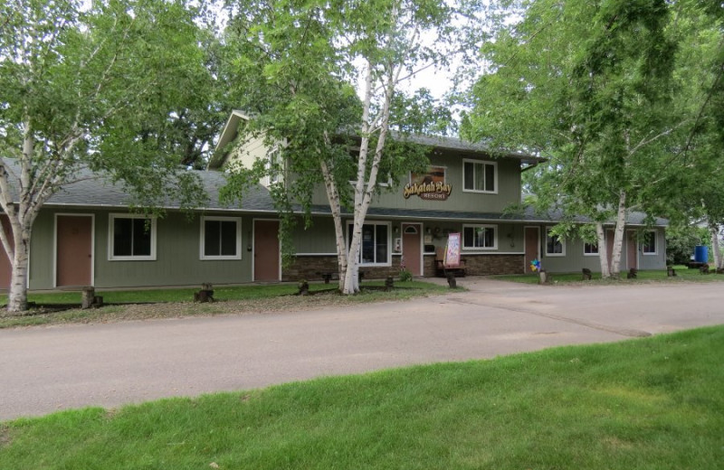 Exterior view of Sakatah Bay Resort Motel.