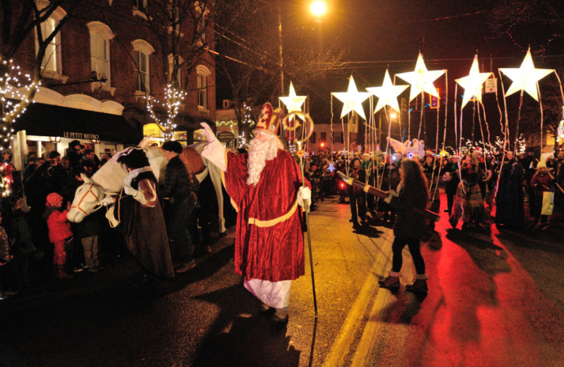 Holiday parade at Beekman Arms and Delamater House.