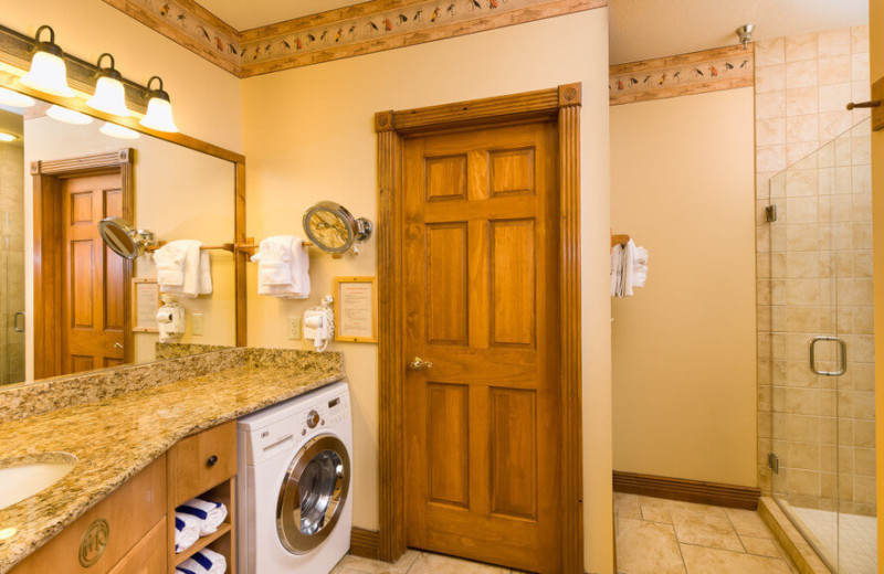 Guest bathroom at Westgate Smoky Mountain Resort & Spa.