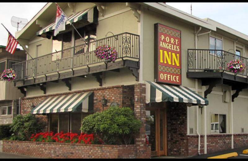 Exterior view of Aggies Port Angeles Inn.