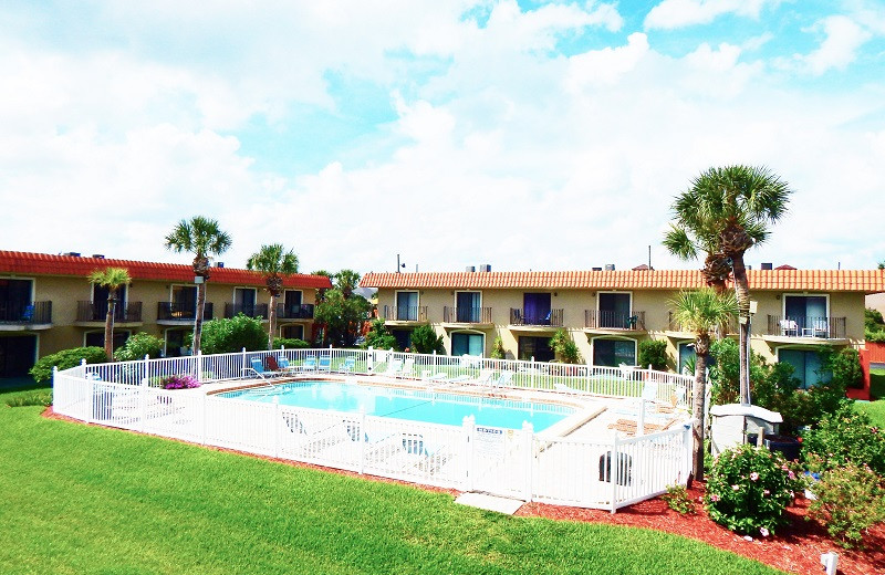 Rental pool at Family Sun Vacation Rentals.