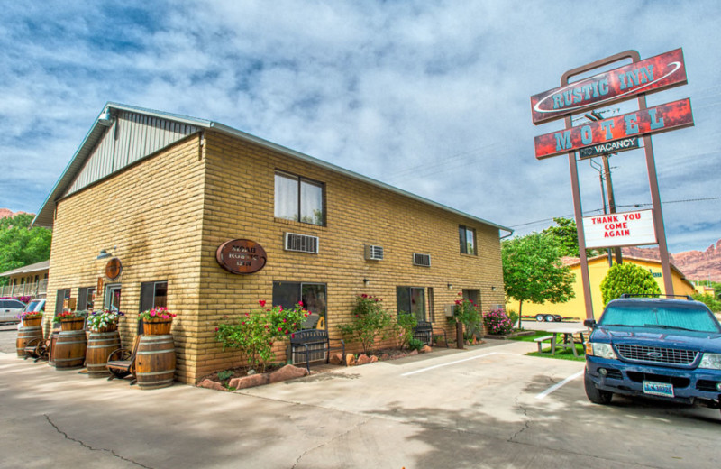 Exterior view of Moab Rustic Inn.