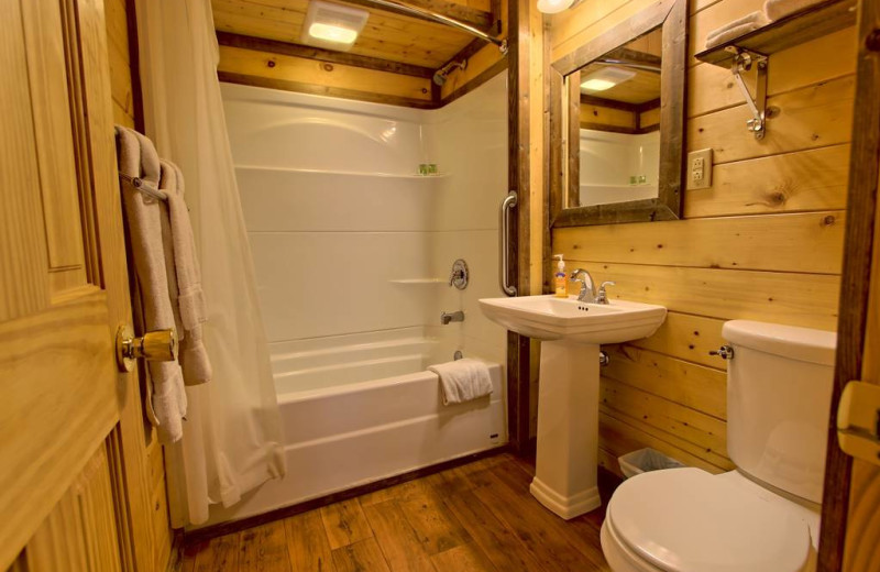 Cabin bathroom at Sunset Farm Cabins.