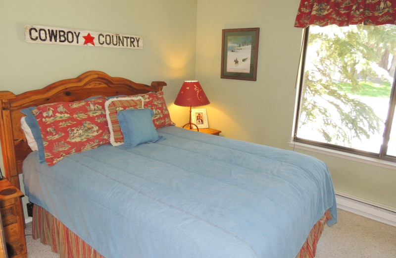 Rental bedroom at Seasons 4 Condominium Rentals.
