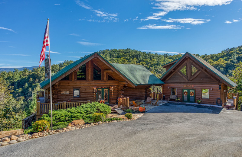 Exterior view of American Patriot Getaways - Great View Lodge.