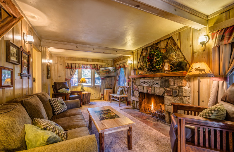 Cabin living room at Arrowhead Pine Rose Cabins.