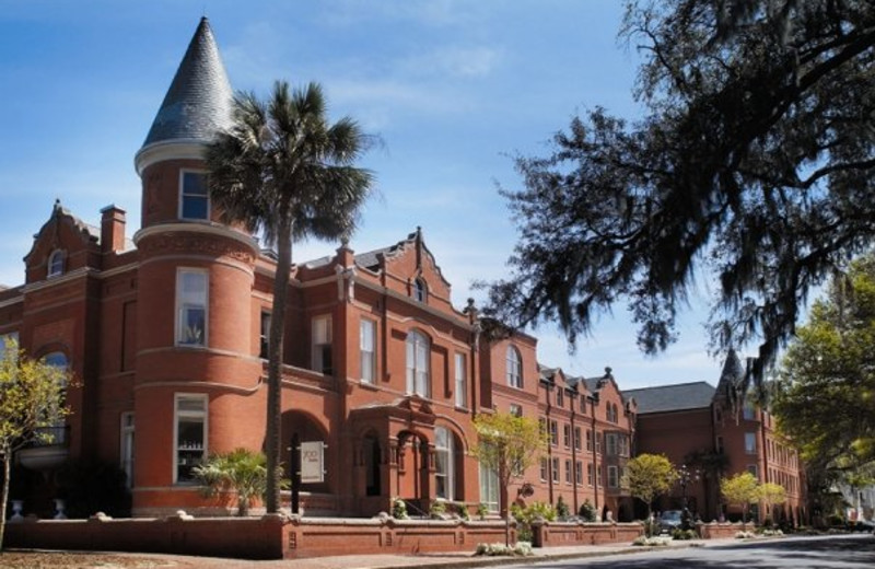 Exterior view of Mansion on Forsyth Park.
