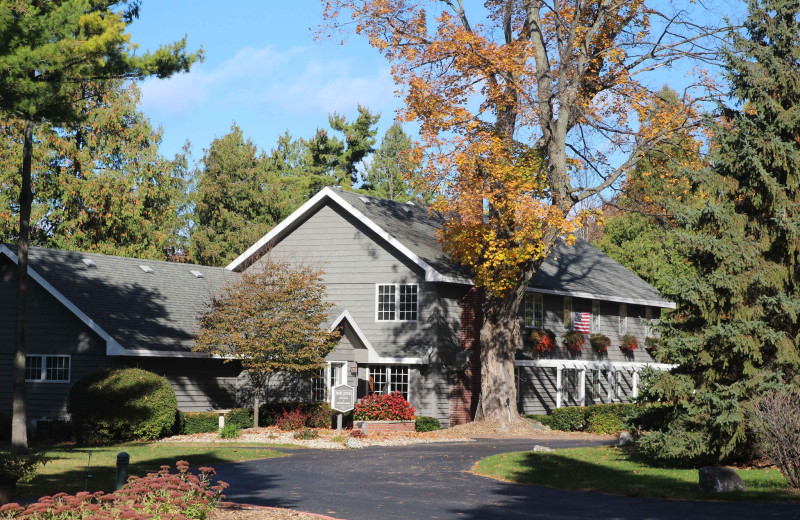 Exterior view of Bay Shore Inn.