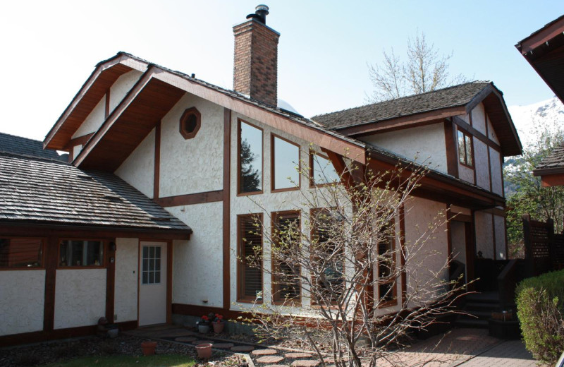 Exterior view of Bear Cub Lodging.