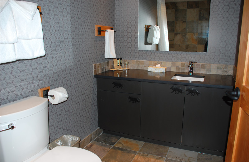 Guest bathroom at Banff Rocky Mountain Resort.