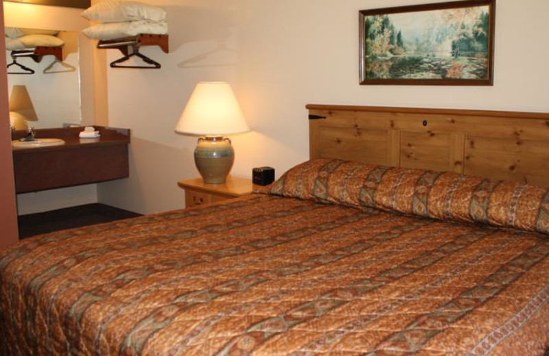 Guest room at Outback Roadhouse Inn.