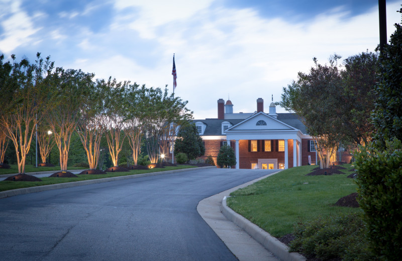 Exterior view of Holiday Inn Club Vacations Williamsburg Resort.