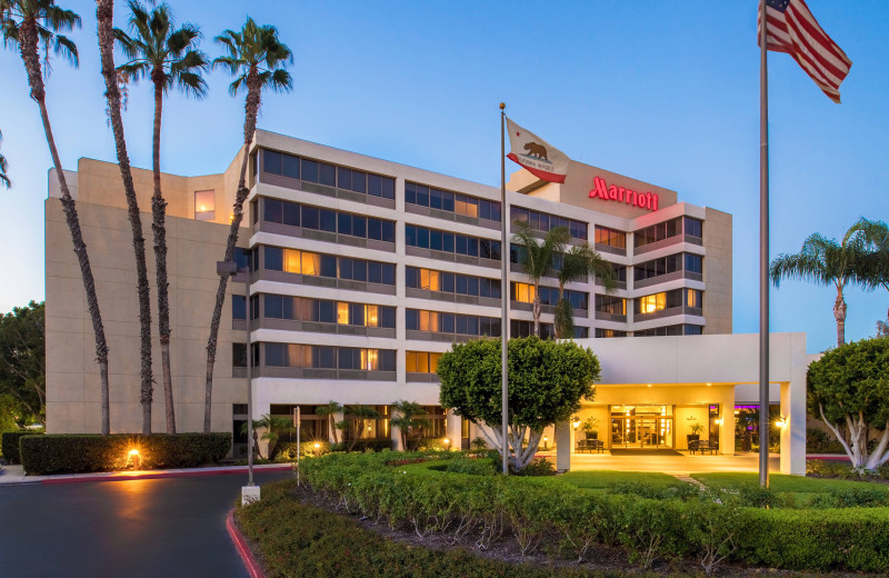 Exterior view of Fullerton Marriott at California State University.