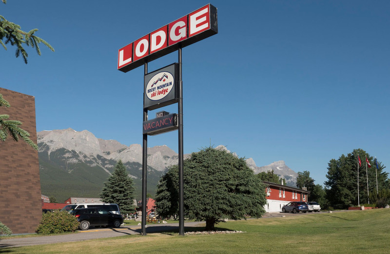 Welcome sign at Rocky Mountain Ski Lodge.