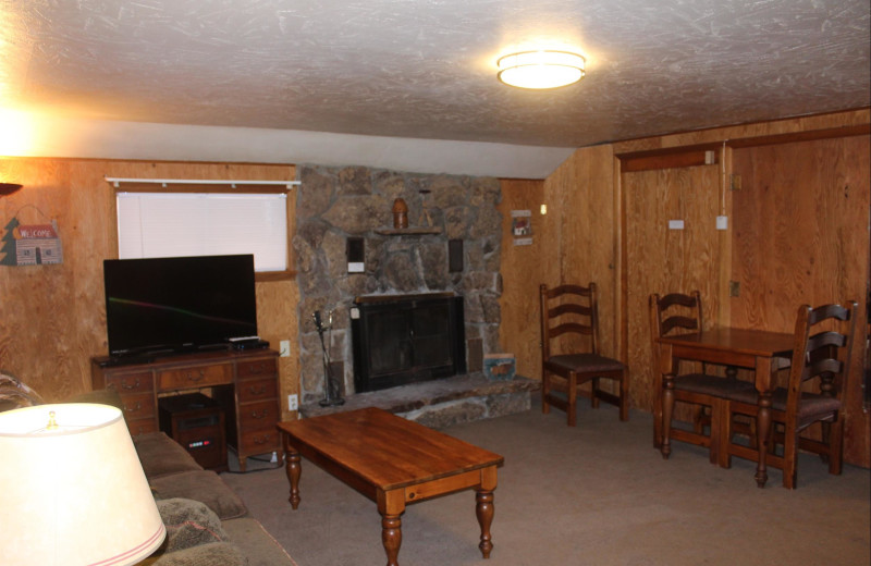 Guest living room at Misty Mountain Lodge.