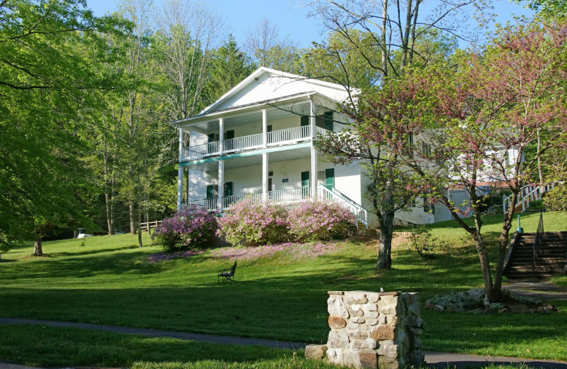 Exterior view of Capon Springs & Farms.