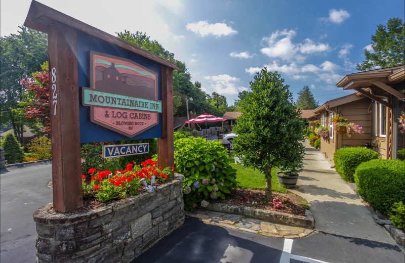 Exterior view of Mountainaire Inn and Log Cabins.