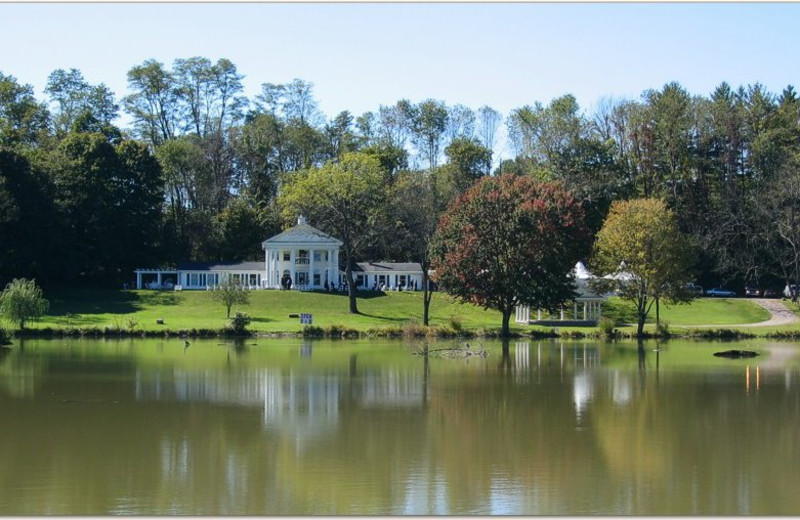 Exterior view of A Georgian Manner Bed & Breakfast.