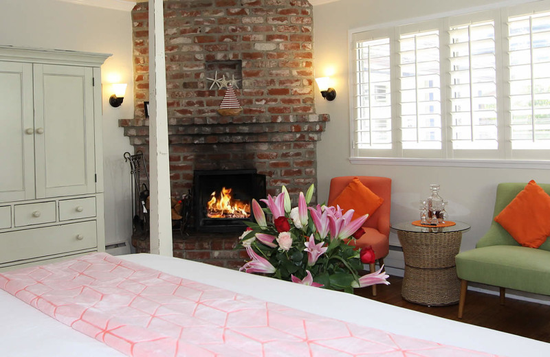 Guest room at Lamp Lighter Inn 