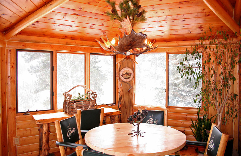 Chalet dining room at Timber Creek Chalets.