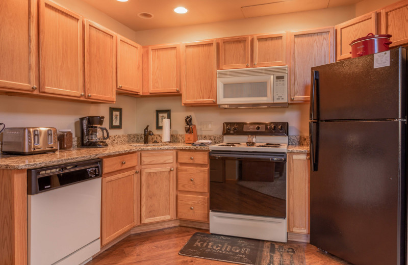 Guest kitchen at Riverwood On Fall River.